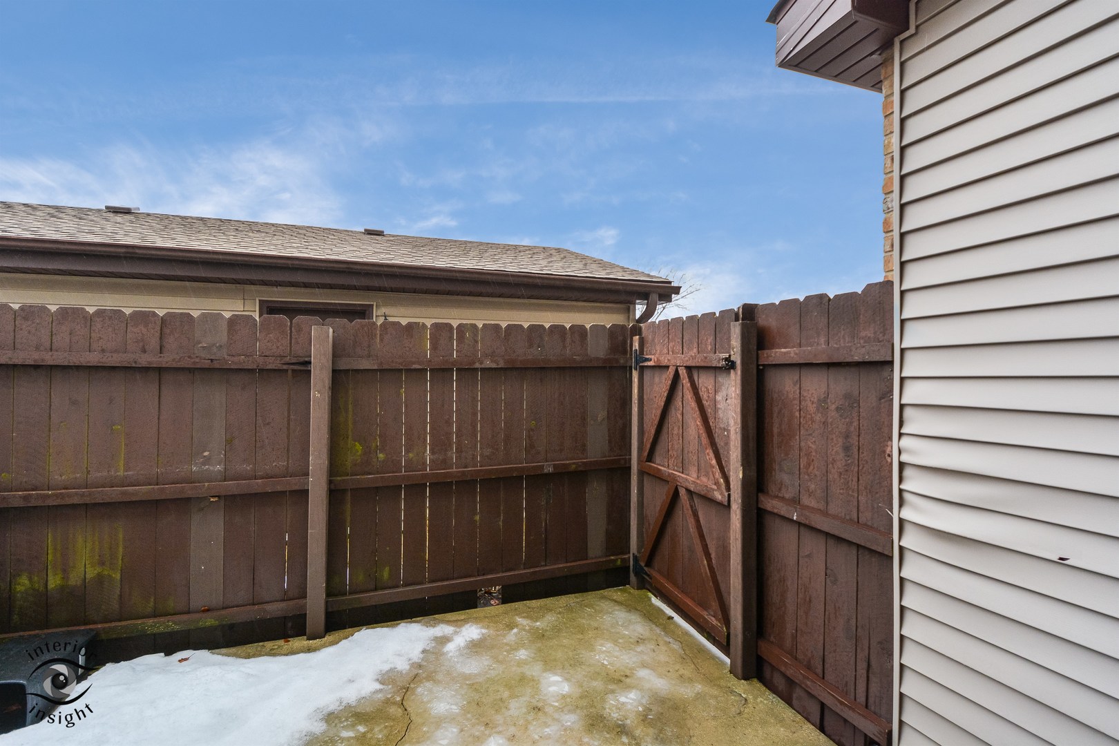 266 Circlegate Road New Lenox, IL 60451 - Photo 23 of 25 a view of wooden door