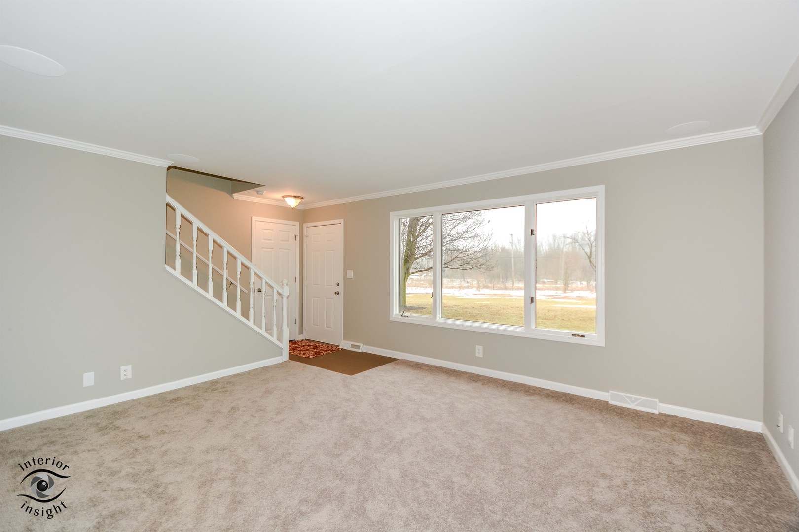 266 Circlegate Road New Lenox, IL 60451 - Photo 4 of 25 a view of an empty room with a window