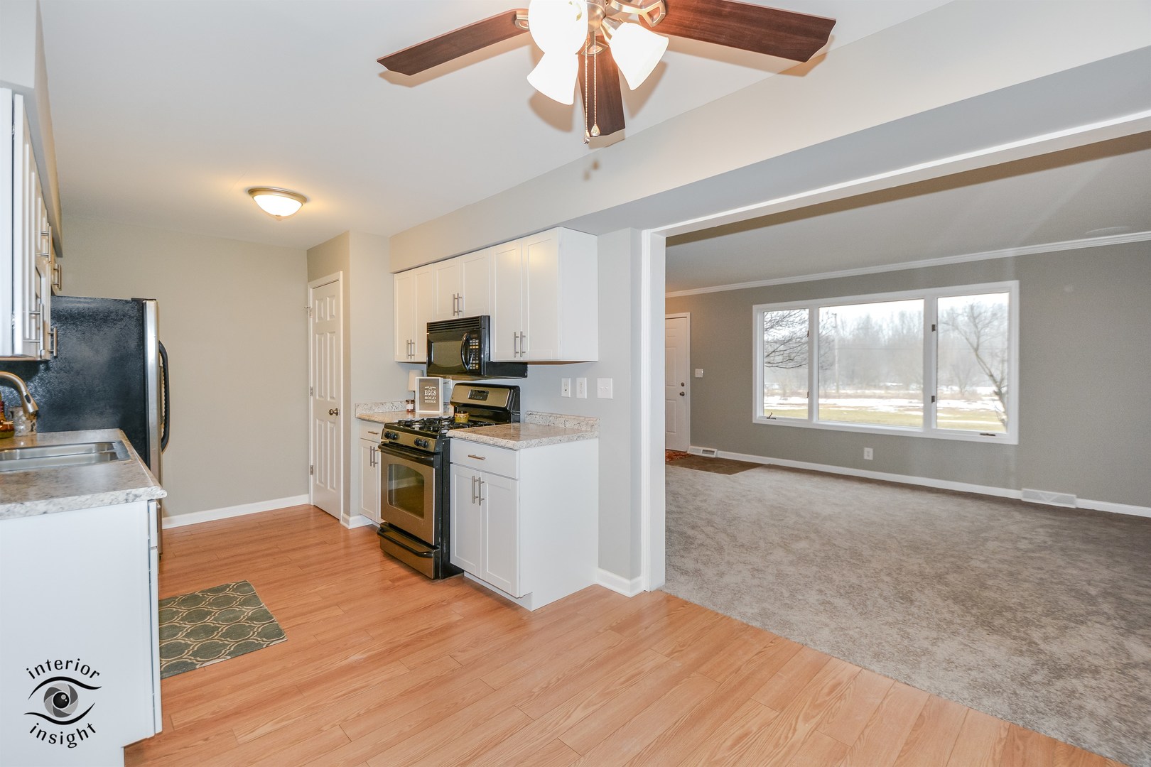 266 Circlegate Road New Lenox, IL 60451 - Photo 8 of 25 a kitchen with granite countertop a stove a sink and a refrigerator
