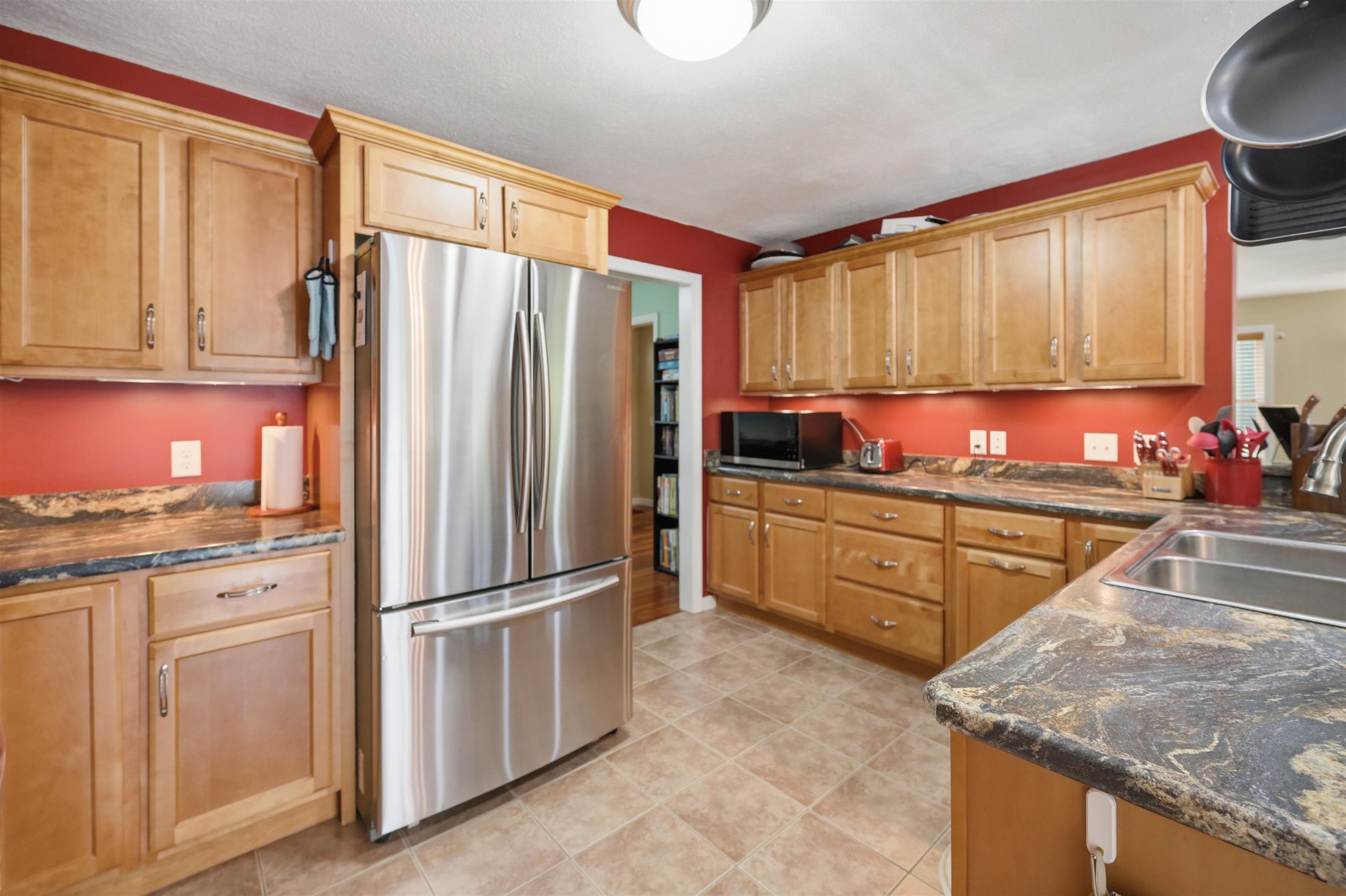 23 Phillips Road Sandown, NH 03873 - Photo 11 of 54
