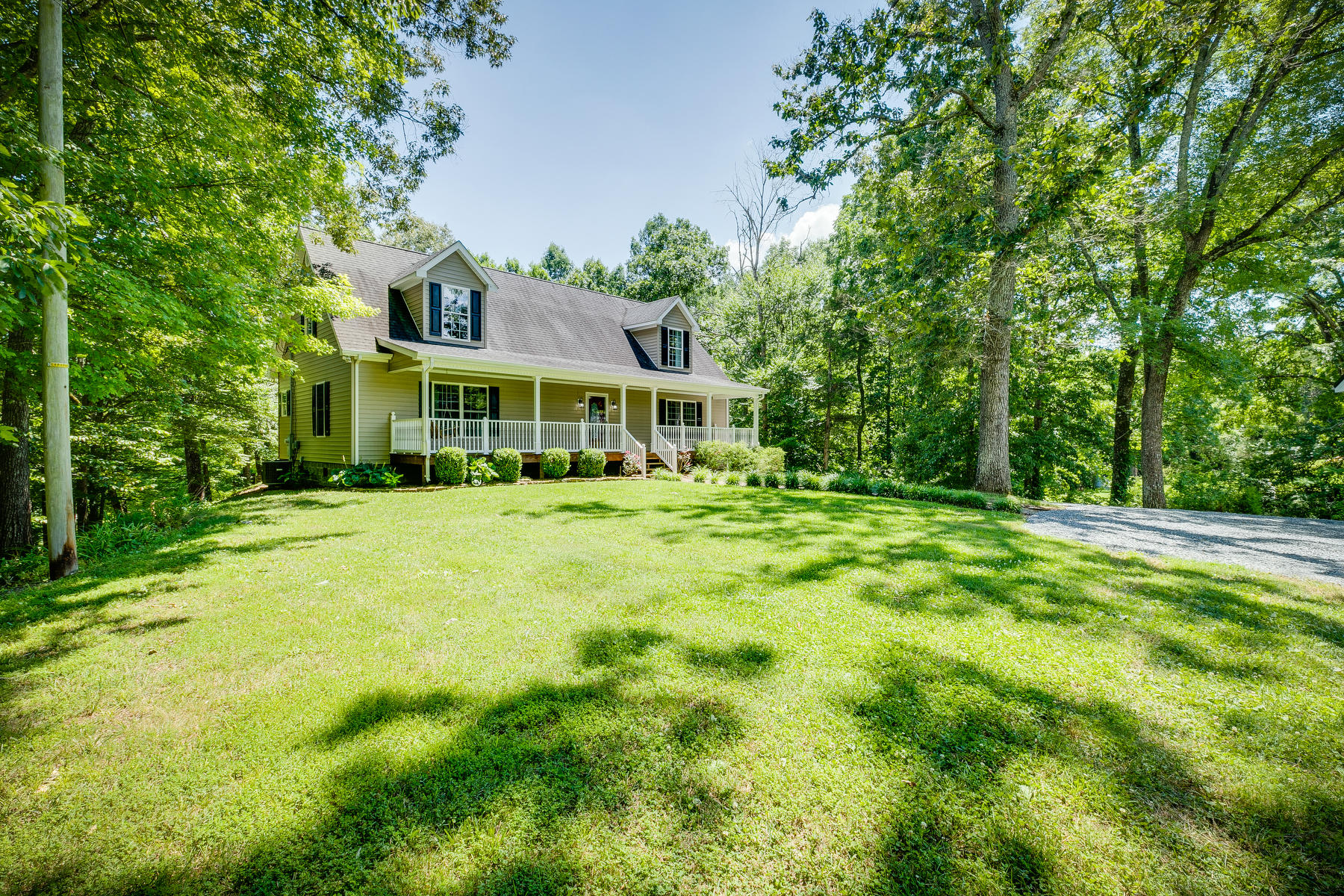 2308 Devault Bridge Road Piney Flats, TN 37686 - Photo 3 of 57 003
