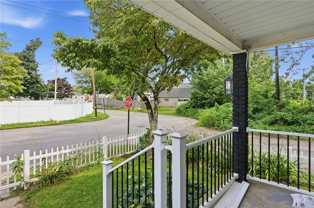 79 Winfield Road Johnston, RI 02919 - Photo 5 of 29 Gallery Image 5