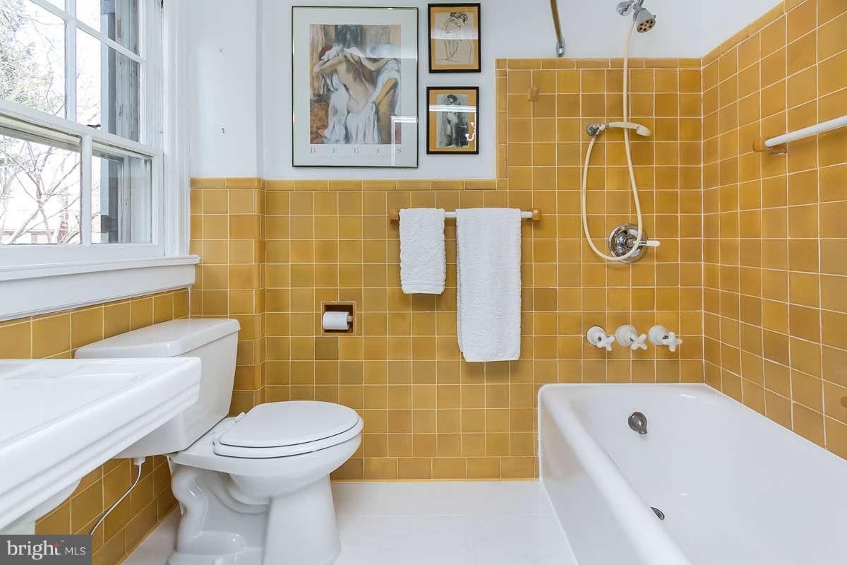 14 East Bishops Road Baltimore, MD 21218 - Photo 19 of 28 a bathroom with a toilet bathtub and sink