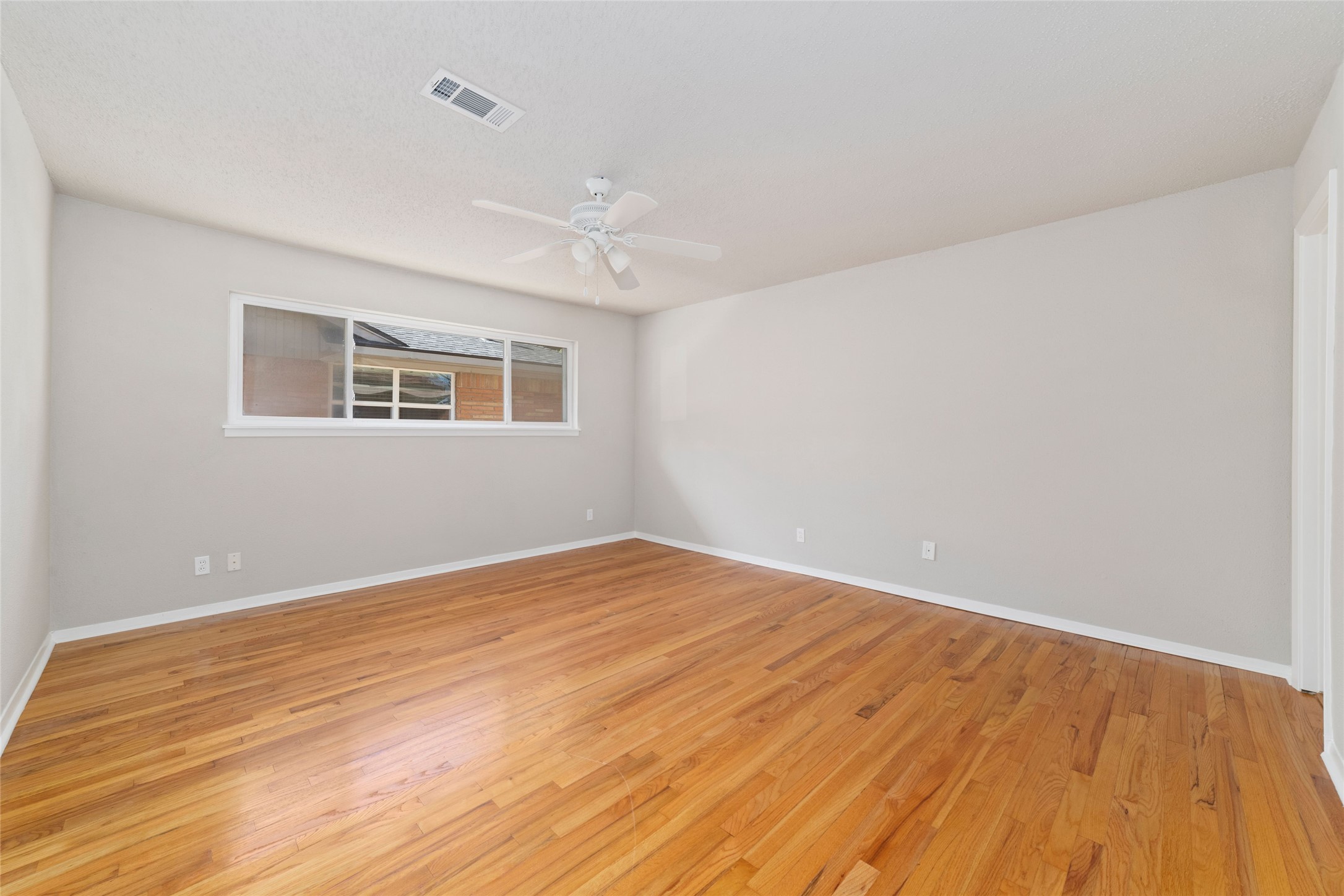 11426 Endicott Lane Houston, TX 77035 - Photo 25 of 40 The primary suite has two closets, one very large walk in closet and ensuite bath.