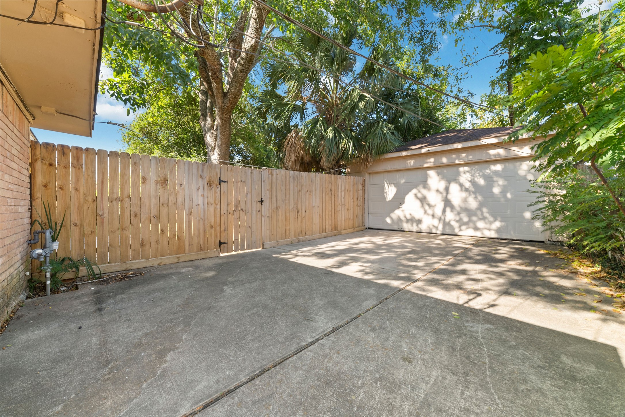 11426 Endicott Lane Houston, TX 77035 - Photo 38 of 40 Detached garage and long driveway with space for cars, bikes, and every weekend project.