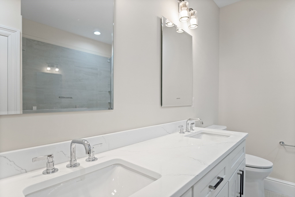 18 Talbot Lane, Unit 18 Reading, MA 01867 - Photo 20 of 33 a bathroom with a sink vanity and a mirror