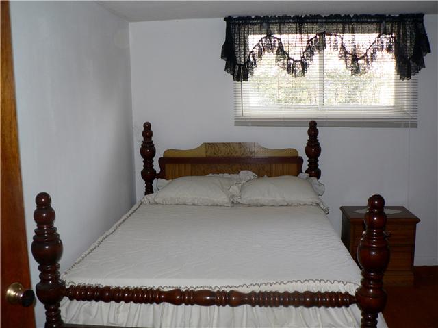 219 Summitville Road Manchester, TN 37355 - Photo 11 of 13 Spacious 10x13 bedroom.