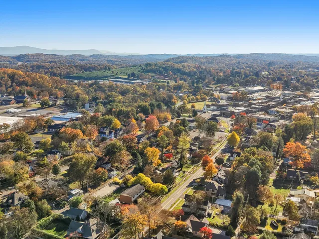 $215,000 | 608 Ingleside Avenue, Athens, TN 37303