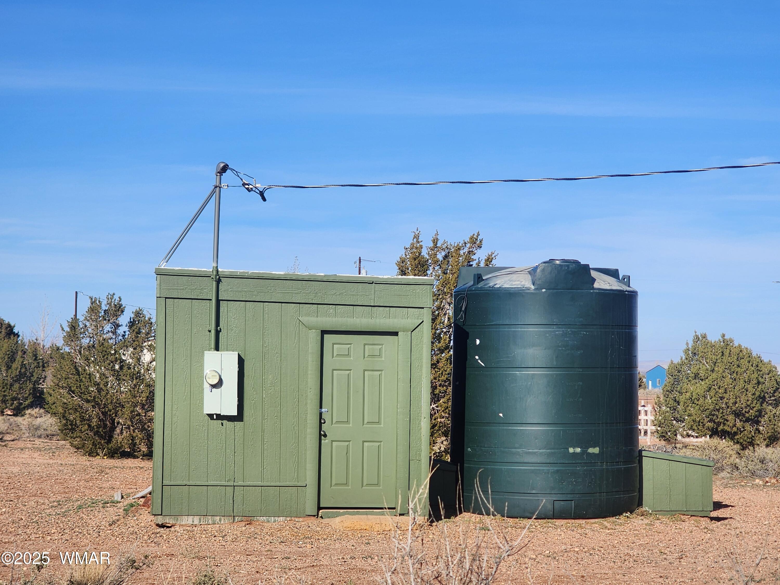 4726 Hay Hollow Road Snowflake, AZ 85937 - Photo 5 of 14 a view of a car garage