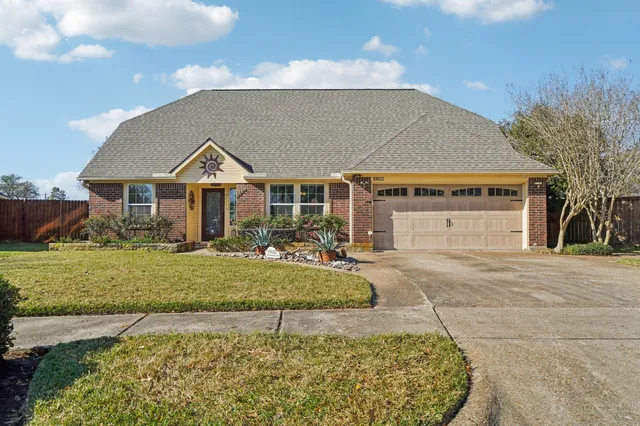 $450,000 | 10822 West Dogwood Drive, La Porte, TX 77571