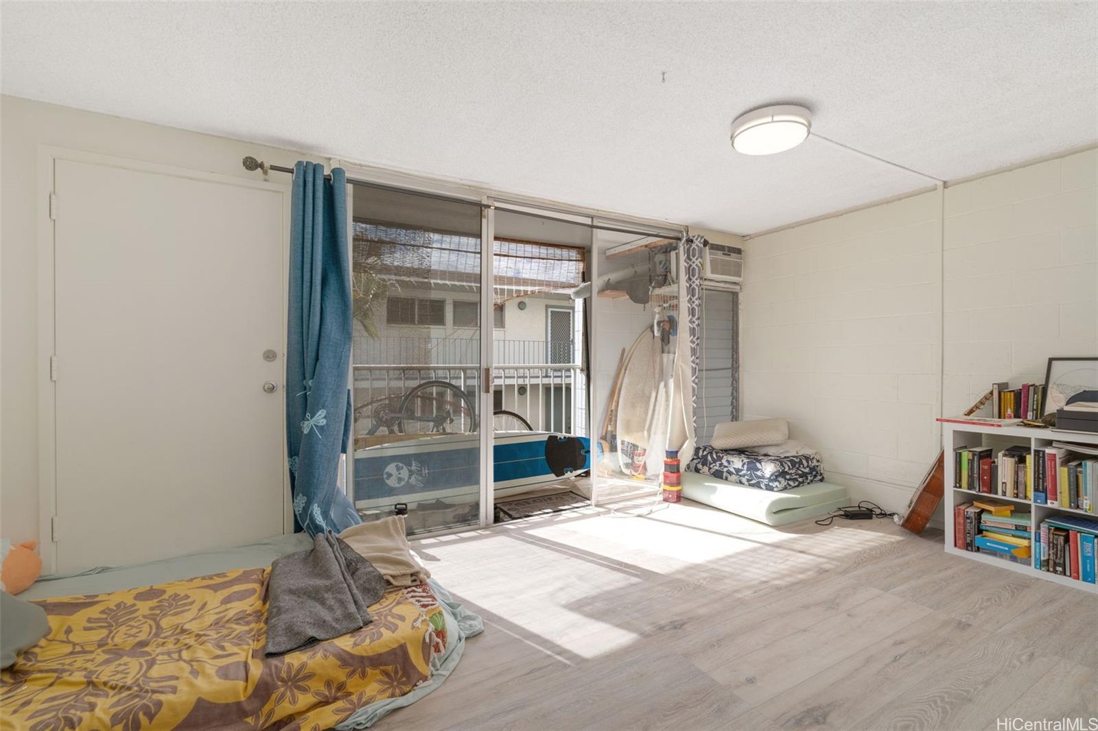 1025 Maunaihi Place, Unit 206 Honolulu, HI 96822 - Photo 7 of 9 a bedroom with a bed and a window