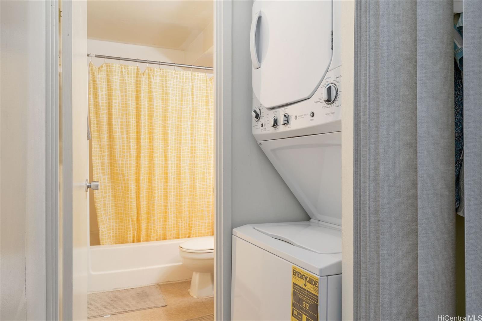 1025 Maunaihi Place, Unit 206 Honolulu, HI 96822 - Photo 8 of 9 a utility room with dryer and washer