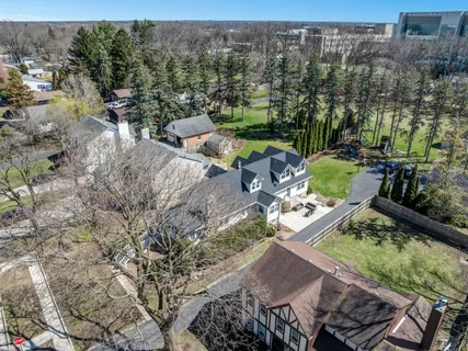 $895,000 | 341 West Austin Avenue, Libertyville, IL 60048