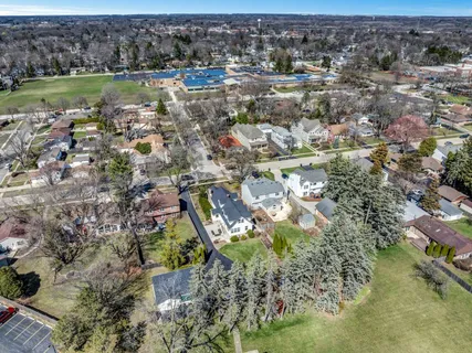 $895,000 | 341 West Austin Avenue, Libertyville, IL 60048