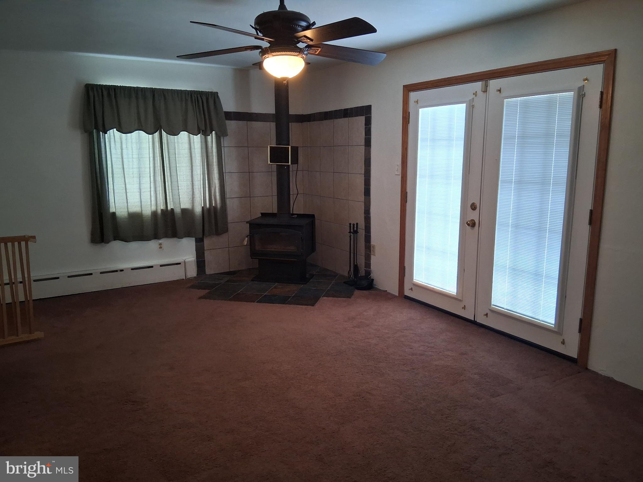 265 View Street Johnstown, PA 15902 - Photo 12 of 60 Cozy living room picture #3.