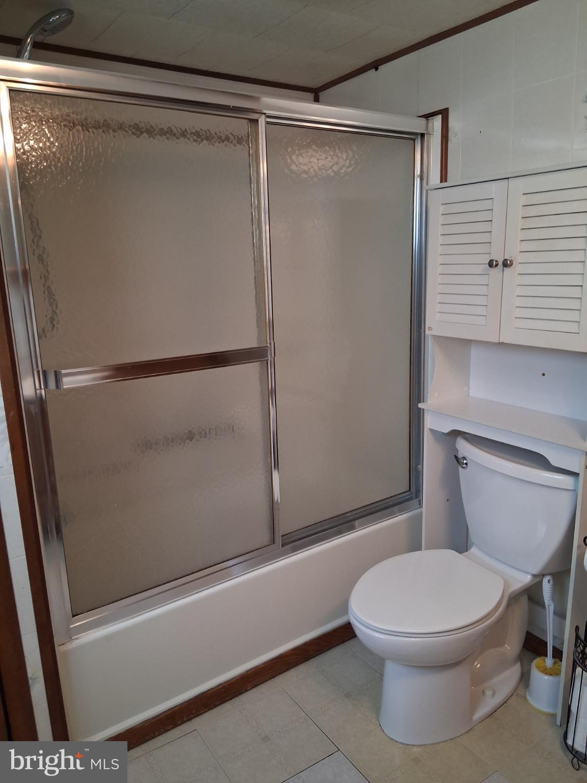 265 View Street Johnstown, PA 15902 - Photo 21 of 60 Downstairs full bathroom picture #2.