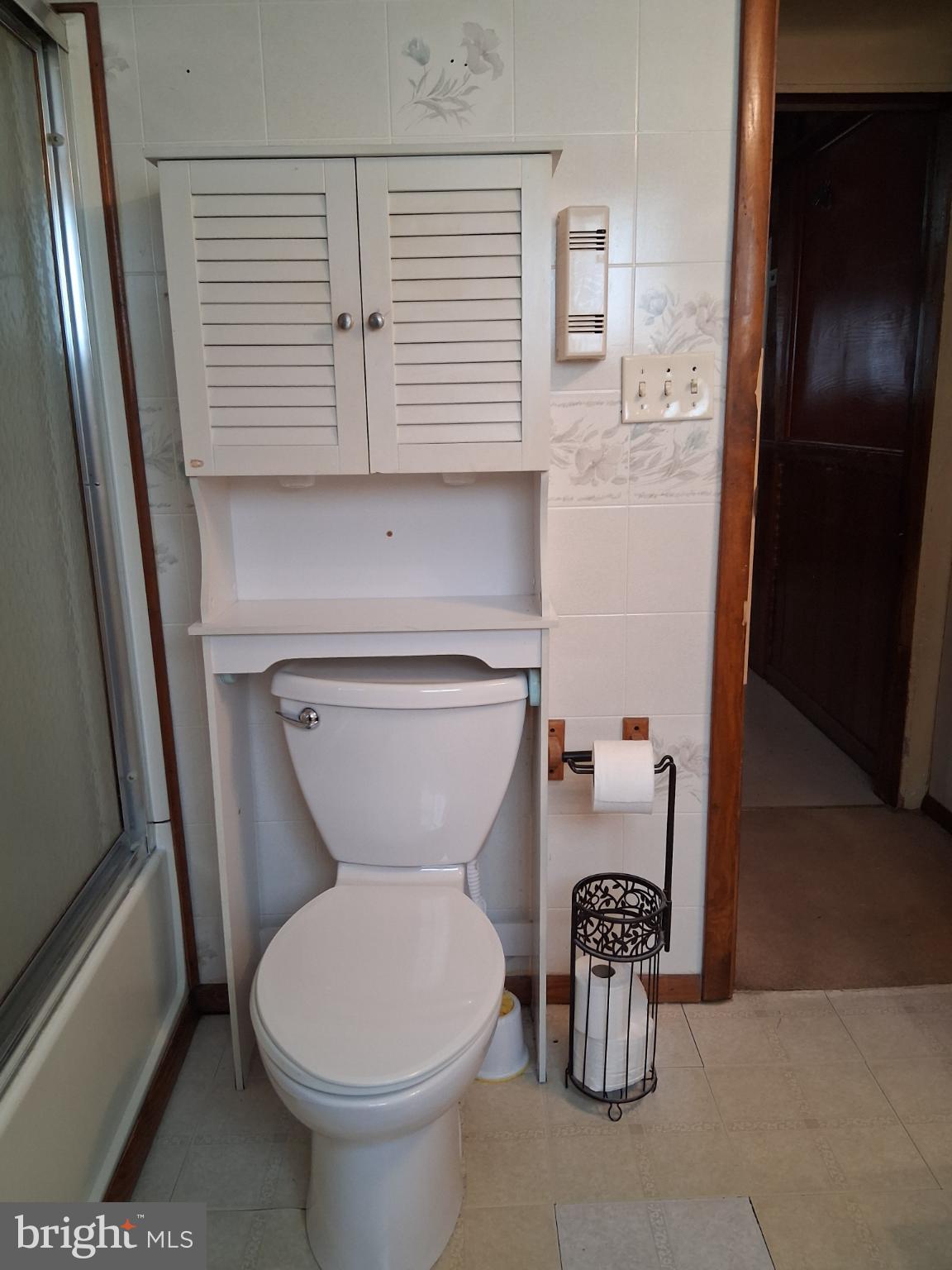 265 View Street Johnstown, PA 15902 - Photo 22 of 60 Downstairs full bathroom picture #3.