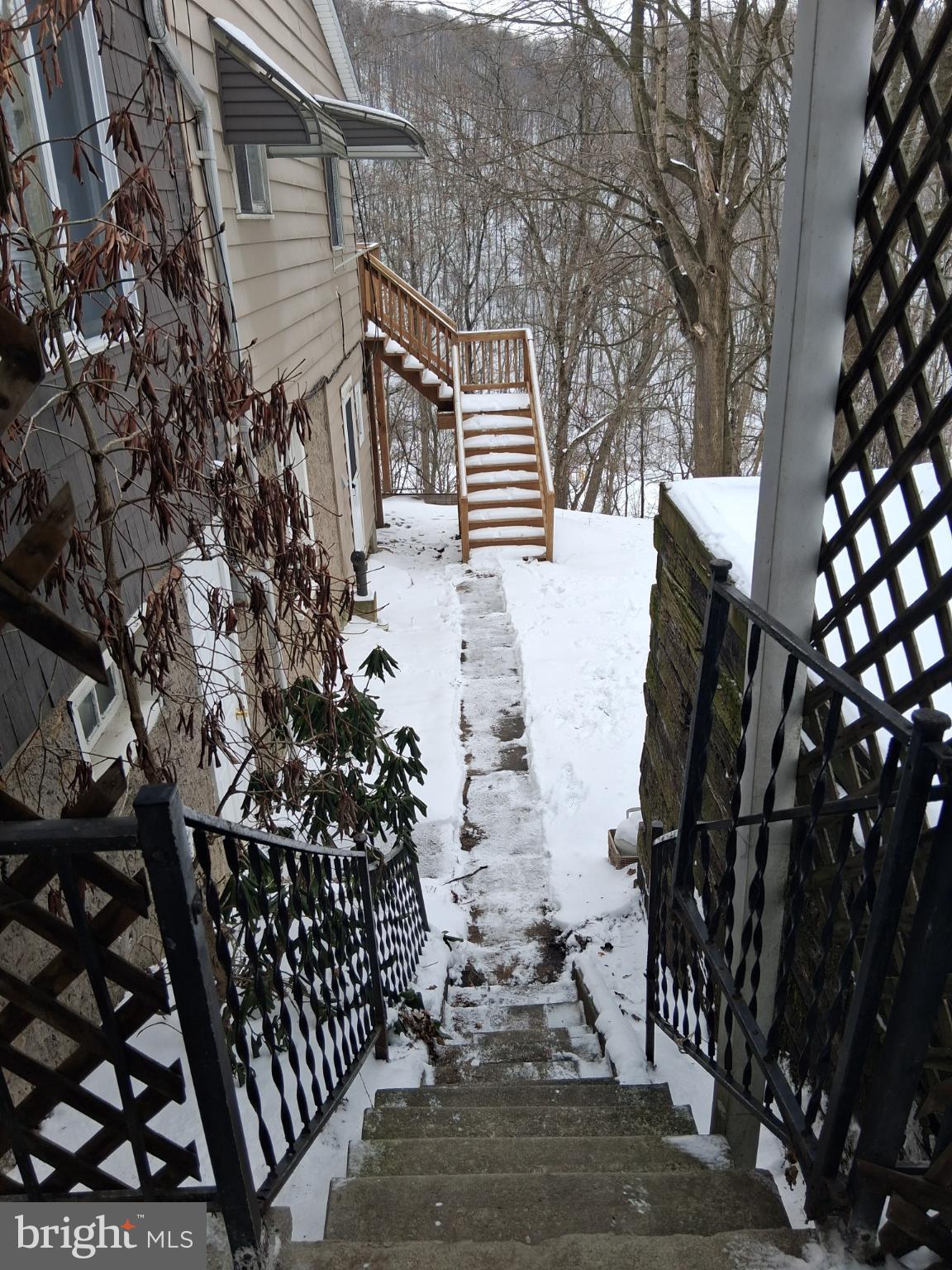 265 View Street Johnstown, PA 15902 - Photo 46 of 60 Walkway from front porch to back deck.