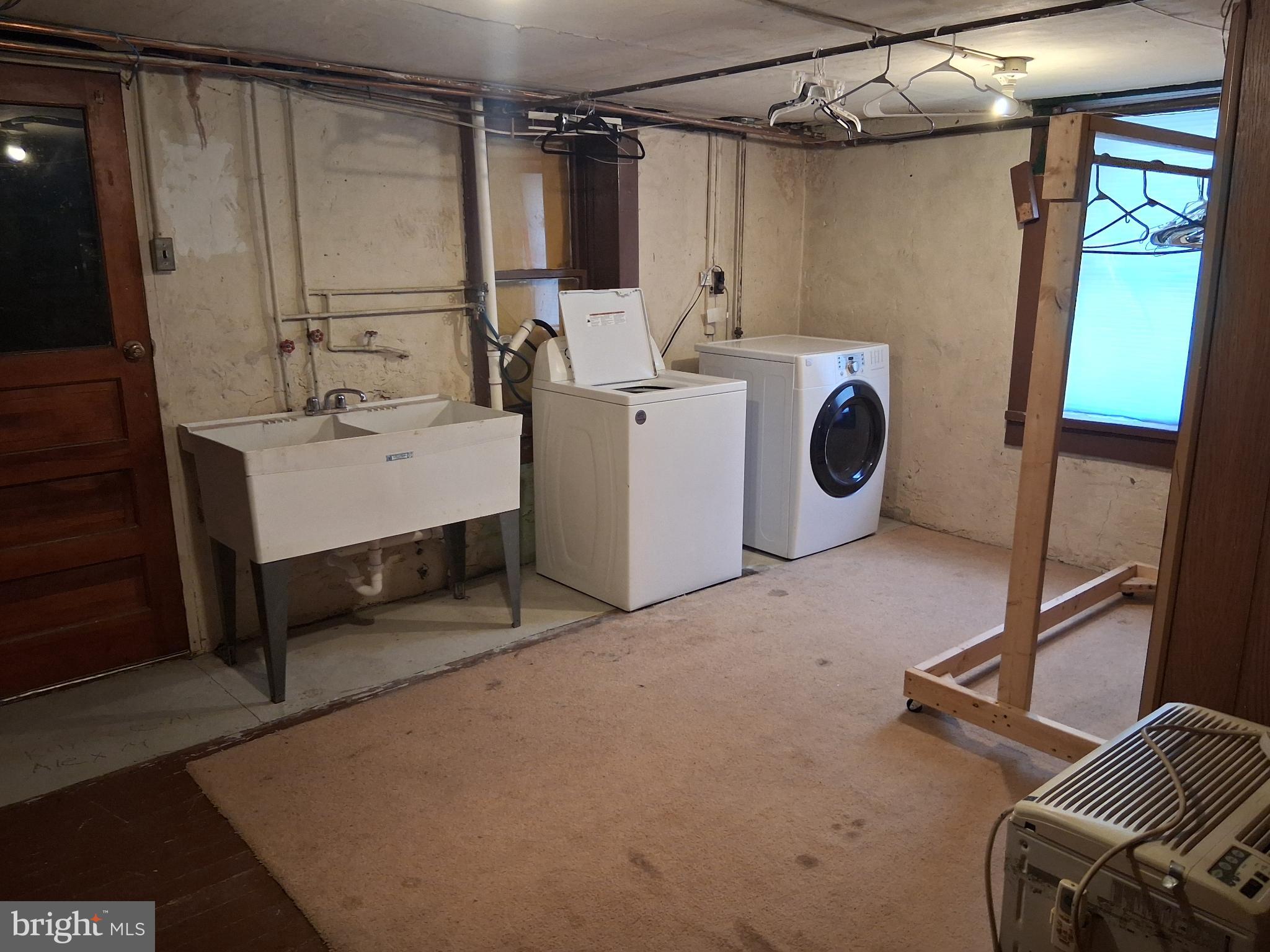 265 View Street Johnstown, PA 15902 - Photo 49 of 64 a utility room with dryer and washer