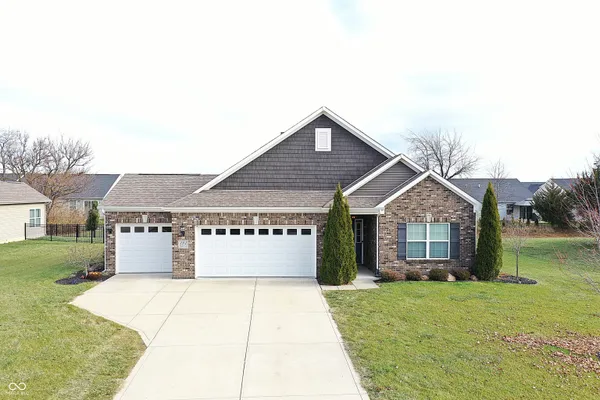 $358,900 | 121 Halldale Drive, Whiteland, IN 46184