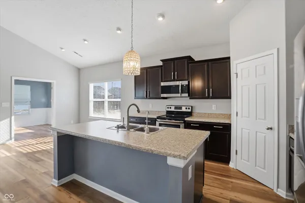$349,900 | 121 Halldale Drive, Whiteland, IN 46184