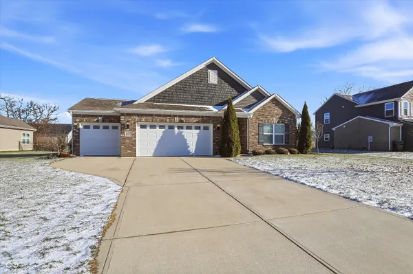 $349,900 | 121 Halldale Drive, Whiteland, IN 46184