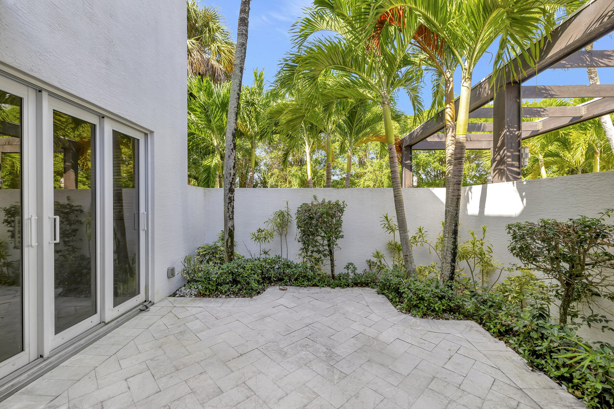 355 Oakview Drive Delray Beach, FL 33445 - Photo 21 of 92 3W7A2954