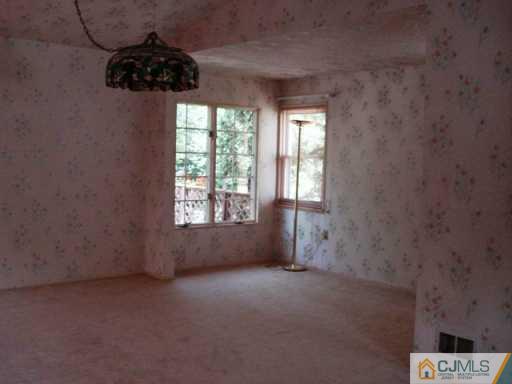 78 Harmon Road Edison, NJ 08837 - Photo 5 of 8 an empty room with a window