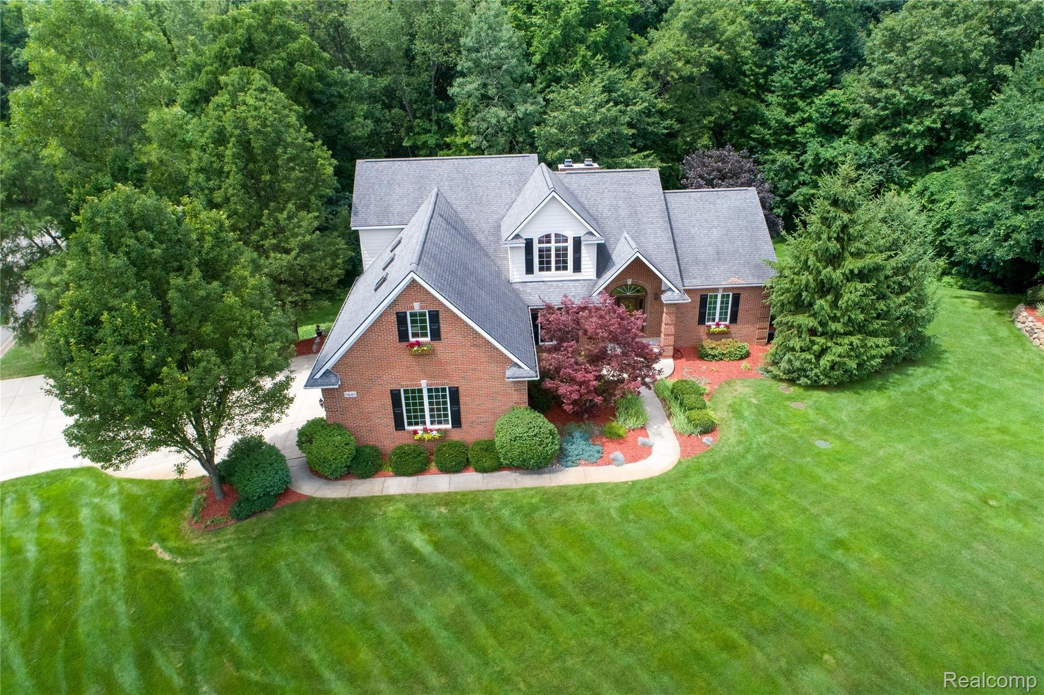 9449 Quail Ridge Run Brighton, MI 48114 - Photo 5 of 71 DJI_0255.jpg