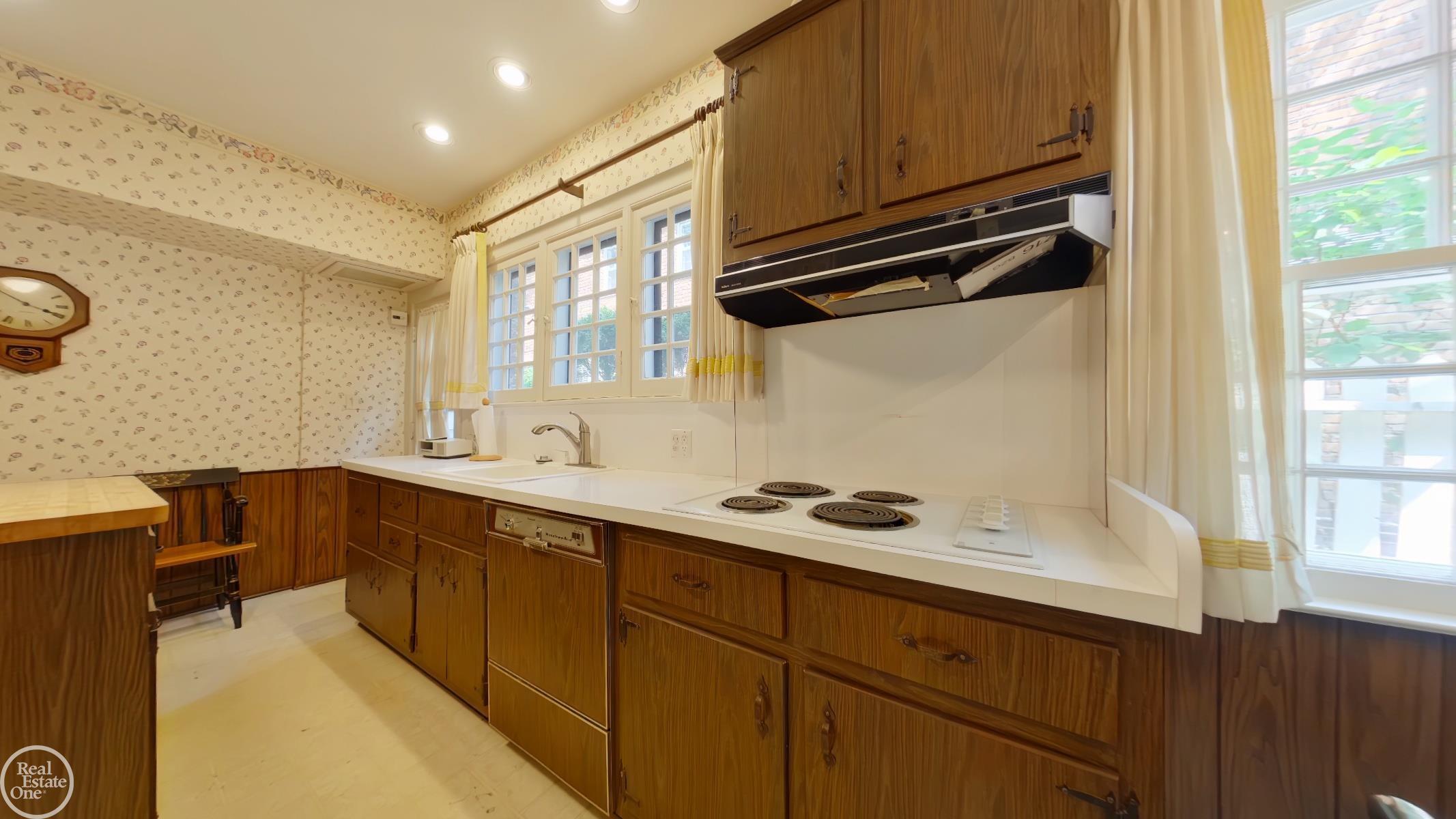 61 Merriweather Road Grosse Pointe, MI 48236 - Photo 17 of 54 50117216-19.JPG