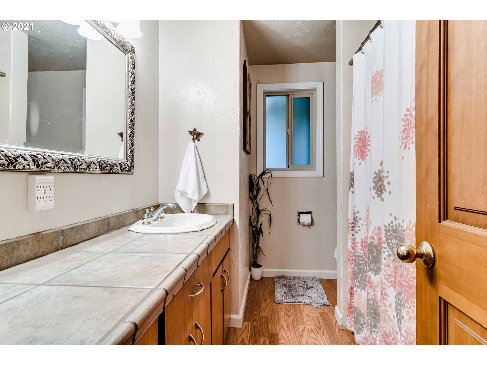 3324 Montebello Avenue Springfield, OR 97477 - Photo 12 of 32 a bathroom with a sink vanity granite tub and shower