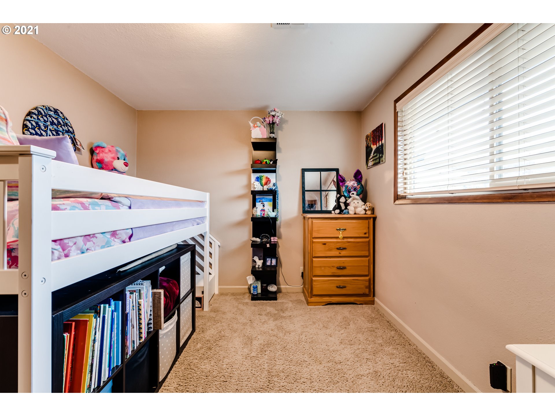 3324 Montebello Avenue Springfield, OR 97477 - Photo 13 of 32 a view of an empty room with furniture and window