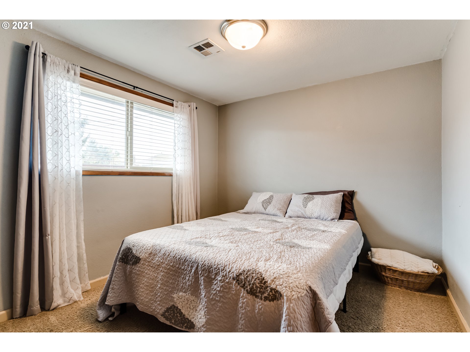 3324 Montebello Avenue Springfield, OR 97477 - Photo 14 of 32 a bedroom with a bed and a window