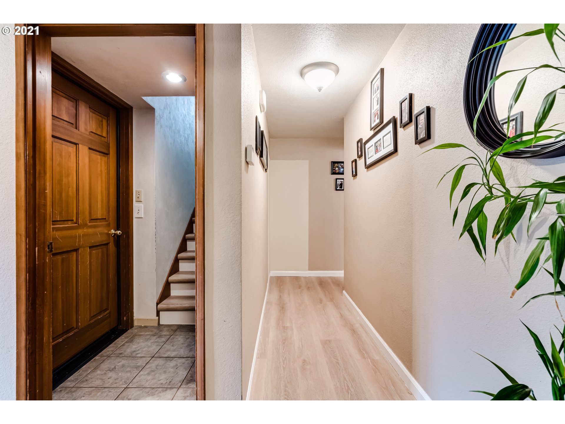 3324 Montebello Avenue Springfield, OR 97477 - Photo 15 of 32 a view of an entryway with wooden floor