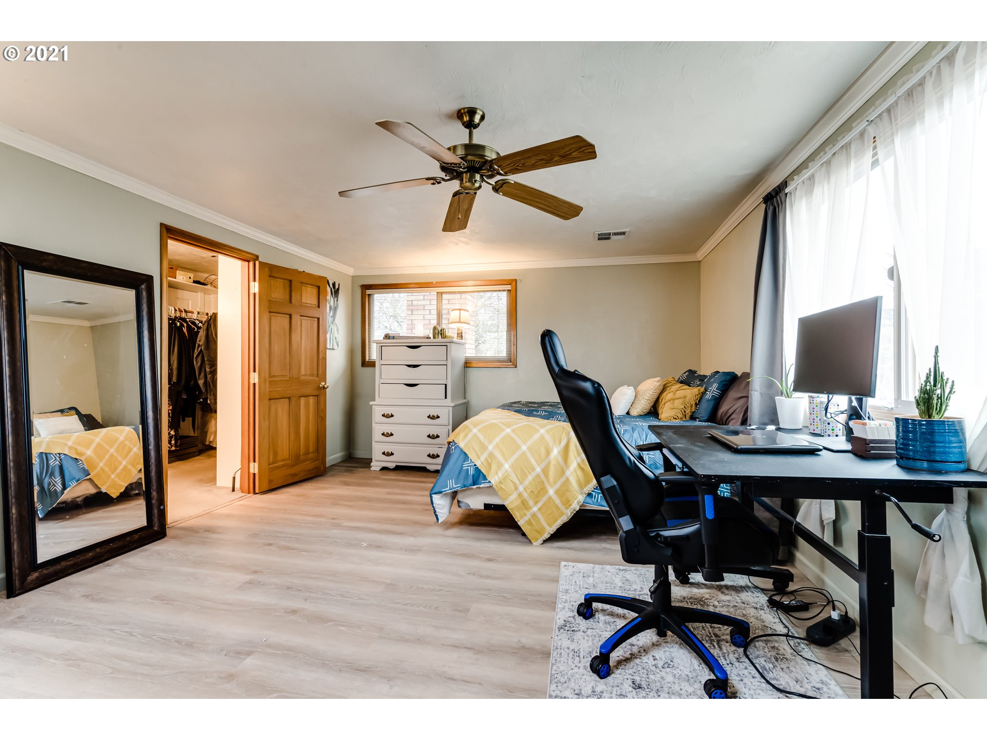 3324 Montebello Avenue Springfield, OR 97477 - Photo 16 of 32 a workspace with furniture and window