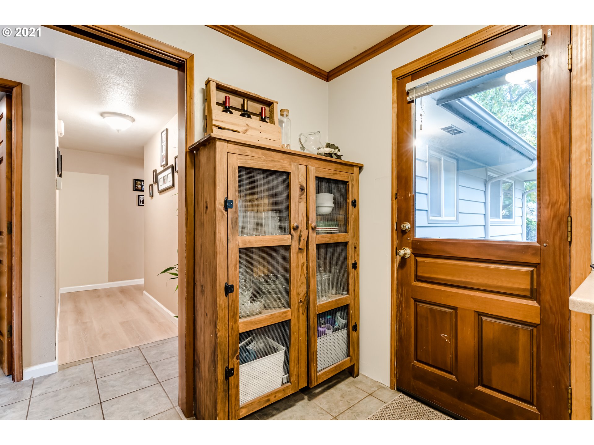 3324 Montebello Avenue Springfield, OR 97477 - Photo 20 of 32 a view of a hallway with wooden floor