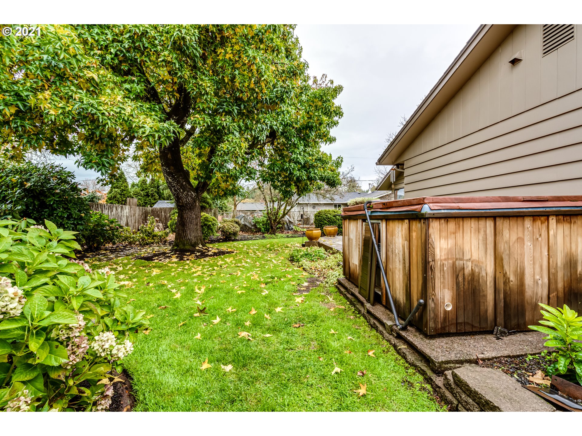 3324 Montebello Avenue Springfield, OR 97477 - Photo 22 of 32 a backyard of a house with lots of green space