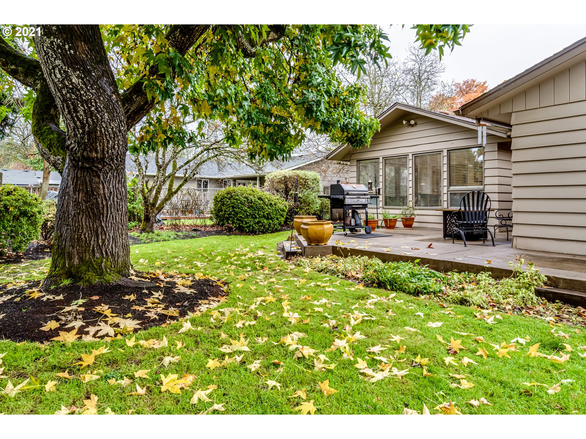 3324 Montebello Avenue Springfield, OR 97477 - Photo 23 of 32 a backyard of a house with yard and outdoor seating