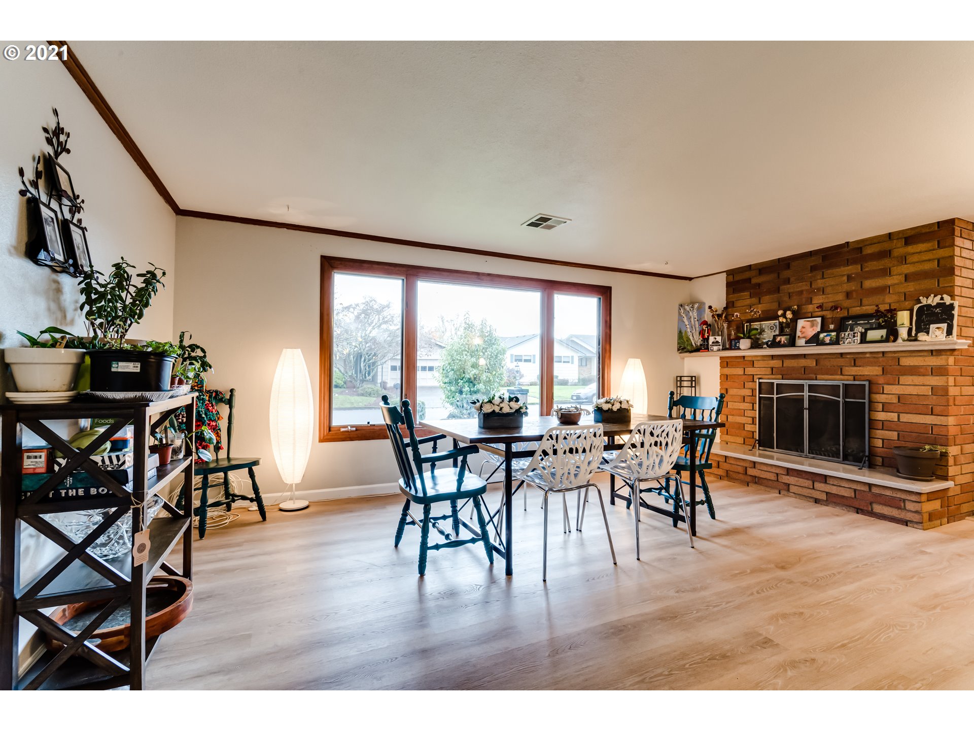 3324 Montebello Avenue Springfield, OR 97477 - Photo 4 of 32 a dining room with furniture and wooden floor
