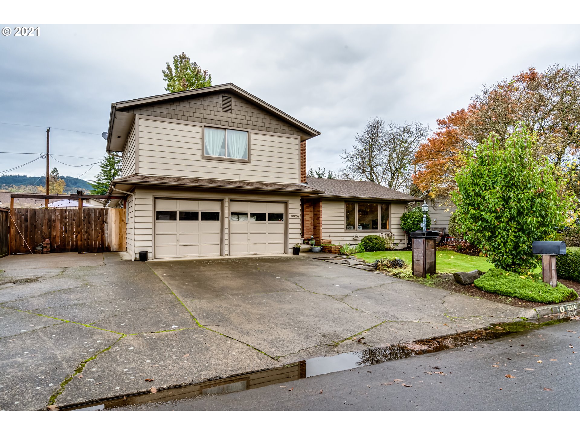 3324 Montebello Avenue Springfield, OR 97477 - Photo 32 of 32 a view of a house with a patio and a yard