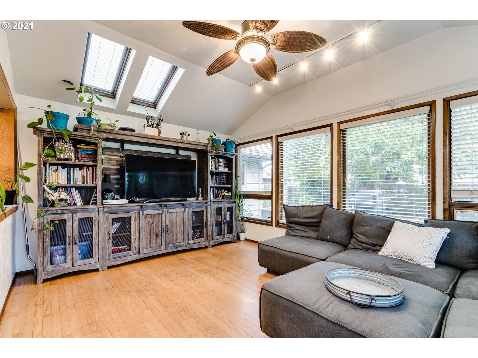 3324 Montebello Avenue Springfield, OR 97477 - Photo 10 of 32 a living room with furniture and a flat screen tv