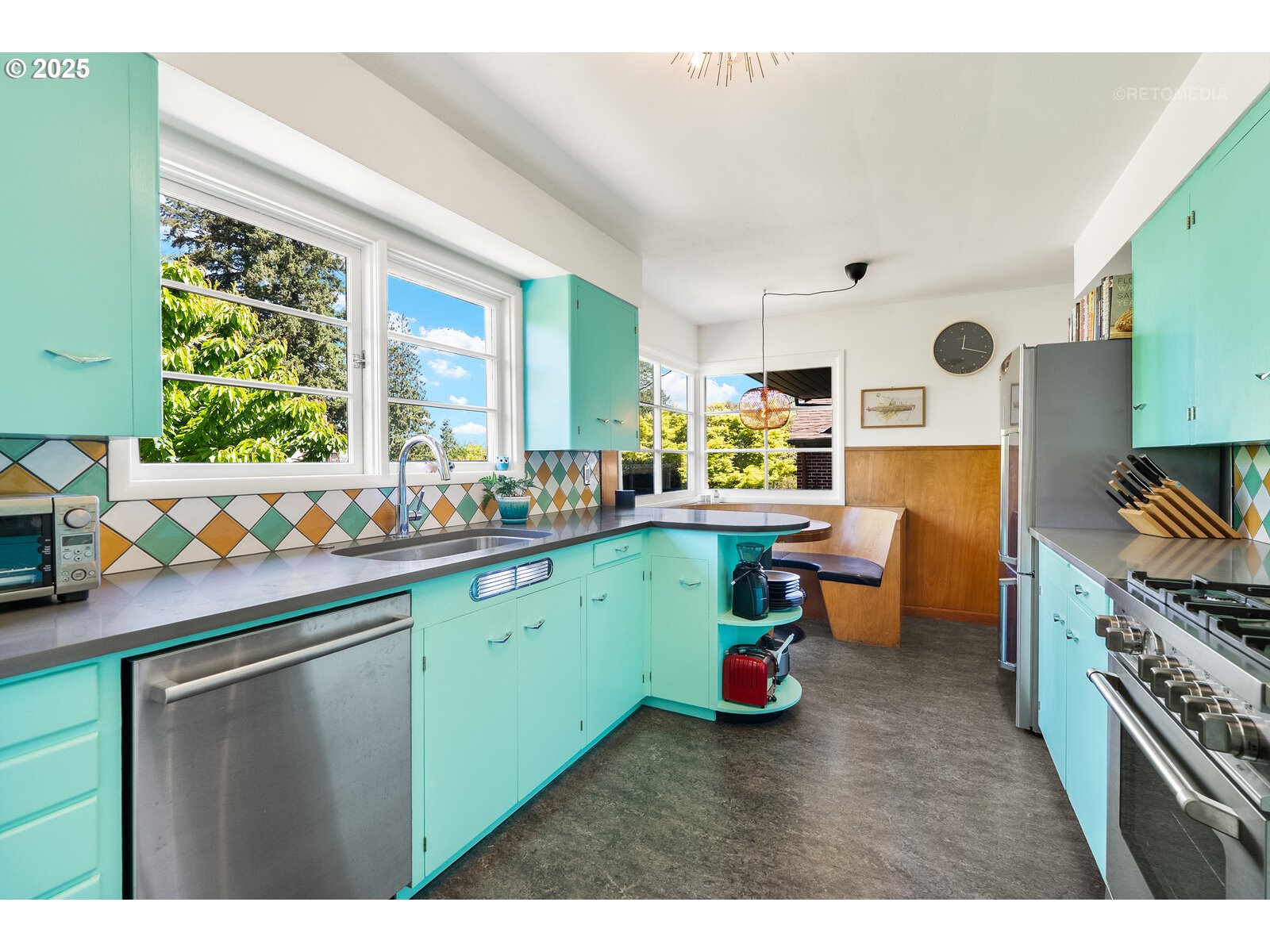 3440 Southwest Primrose Street Portland, OR 97219 - Photo 11 of 31 Gallery Image 11