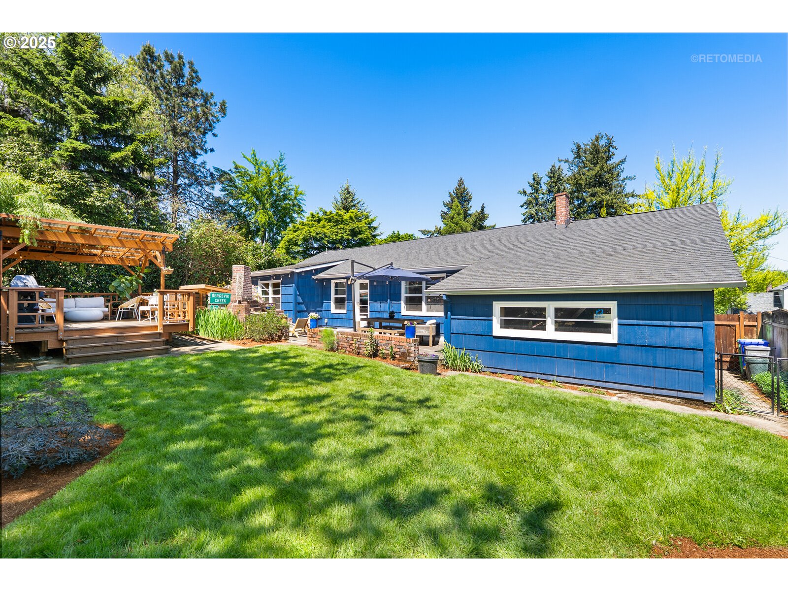 3440 Southwest Primrose Street Portland, OR 97219 - Photo 24 of 31 Gallery Image 24