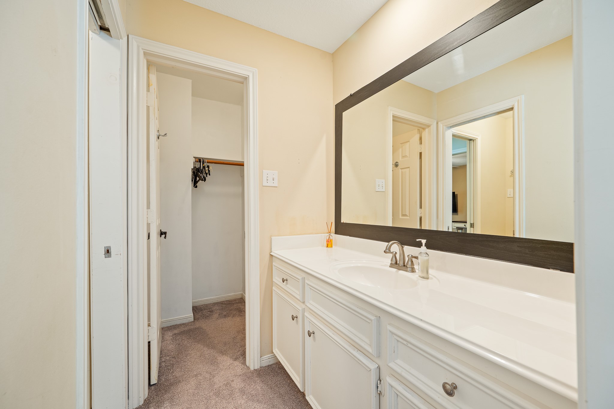 8111 Morningbrook Court Spring, TX 77379 - Photo 29 of 46 The Jack & Jill style bathroom provides convenient design with shared access for convenience.