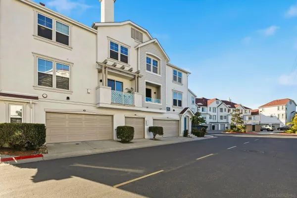 $810,000 | 845 Harbor Cliff Way, Unit 305, Oceanside, CA 92054