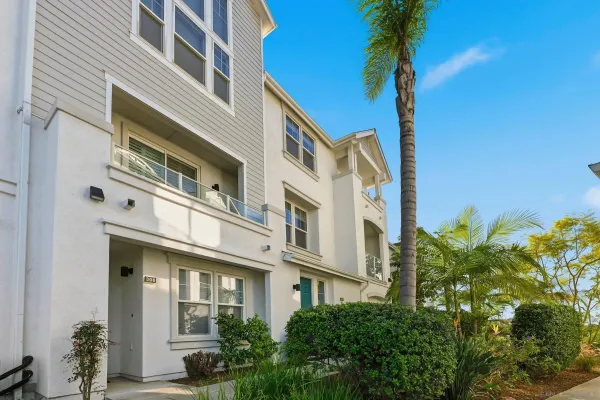 $810,000 | 845 Harbor Cliff Way, Unit 305, Oceanside, CA 92054