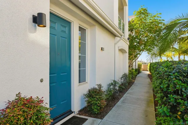 $810,000 | 845 Harbor Cliff Way, Unit 305, Oceanside, CA 92054