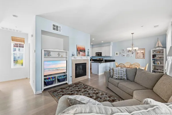 $810,000 | 845 Harbor Cliff Way, Unit 305, Oceanside, CA 92054