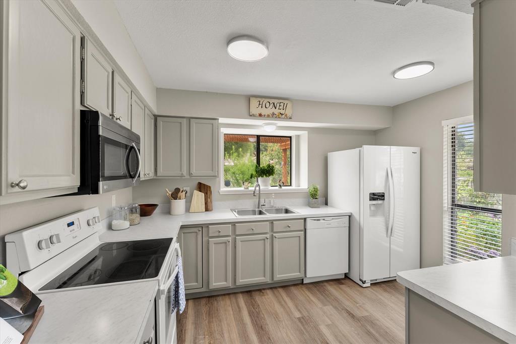 821 Baxter Drive Plano, TX 75025 - Photo 6 of 29 One of the standout features is that all appliances stay with the home! This layout is designed for efficiency and flow. Tons of cabinet space for all of your cooking needs.