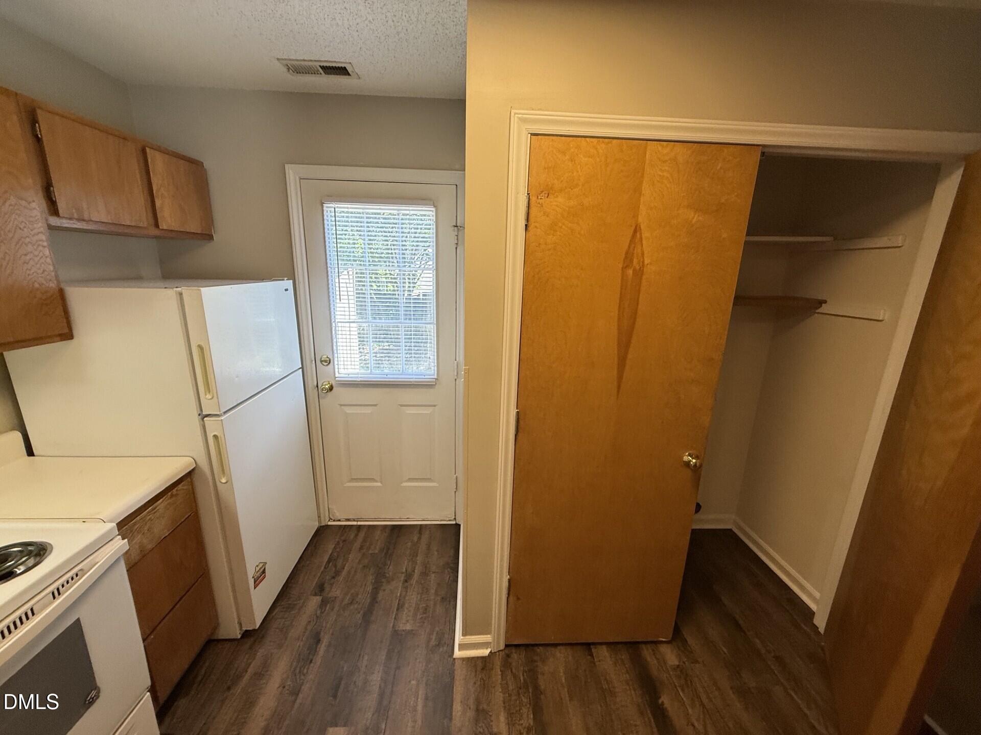2905 Faversham Place Raleigh, NC 27604 - Photo 7 of 13 82c82bfb-7dec-4a1c-a900-99e87945b32f